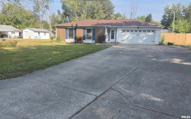 $189,000 | 3204 West Hawthorne Court, Marion, IL 62959