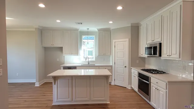 $2,500 | 3043 Creekmere Lane, Baton Rouge, LA 70810