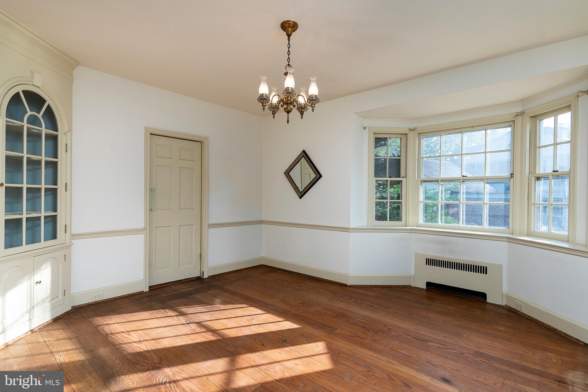 325 Paddington Road Baltimore, MD 21212 - Photo 15 of 45 Gorgeous bay side window in Dining Rom