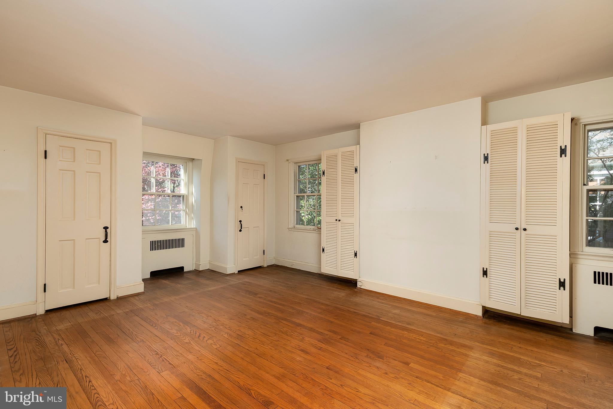 325 Paddington Road Baltimore, MD 21212 - Photo 20 of 45 Master bedroom with ample closet space