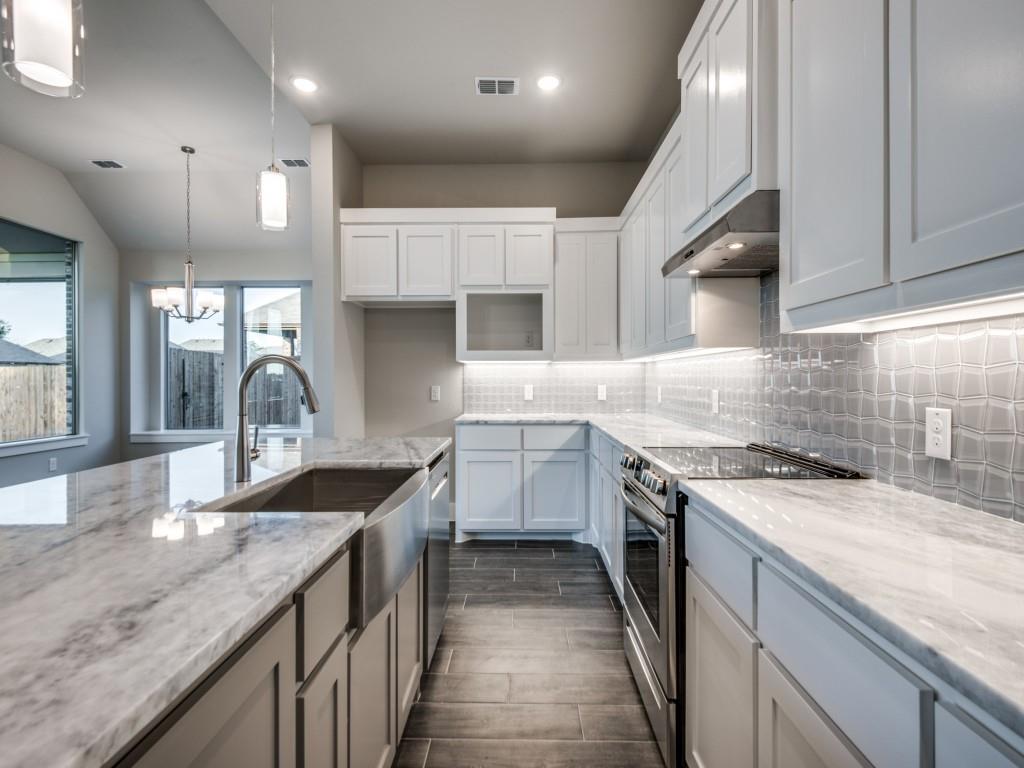 139 Lakeview Circle Pilot Point, TX 76258 - Photo 3 of 19 Kitchen featuring visible vents, under cabinet range hood, an inviting chandelier, stainless steel appliances, and a sink