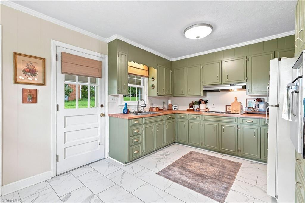 145 West Lake Road Eden, NC 27288 - Photo 8 of 18 Gallery Image 8
