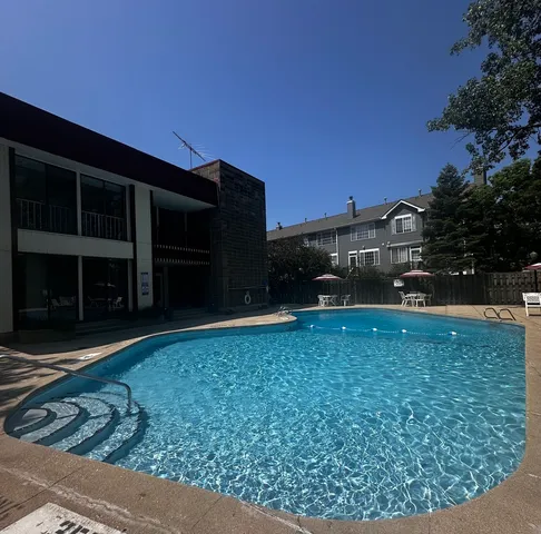 $299,900 | 5450 Astor Lane, Unit 104, Rolling Meadows, IL 60008