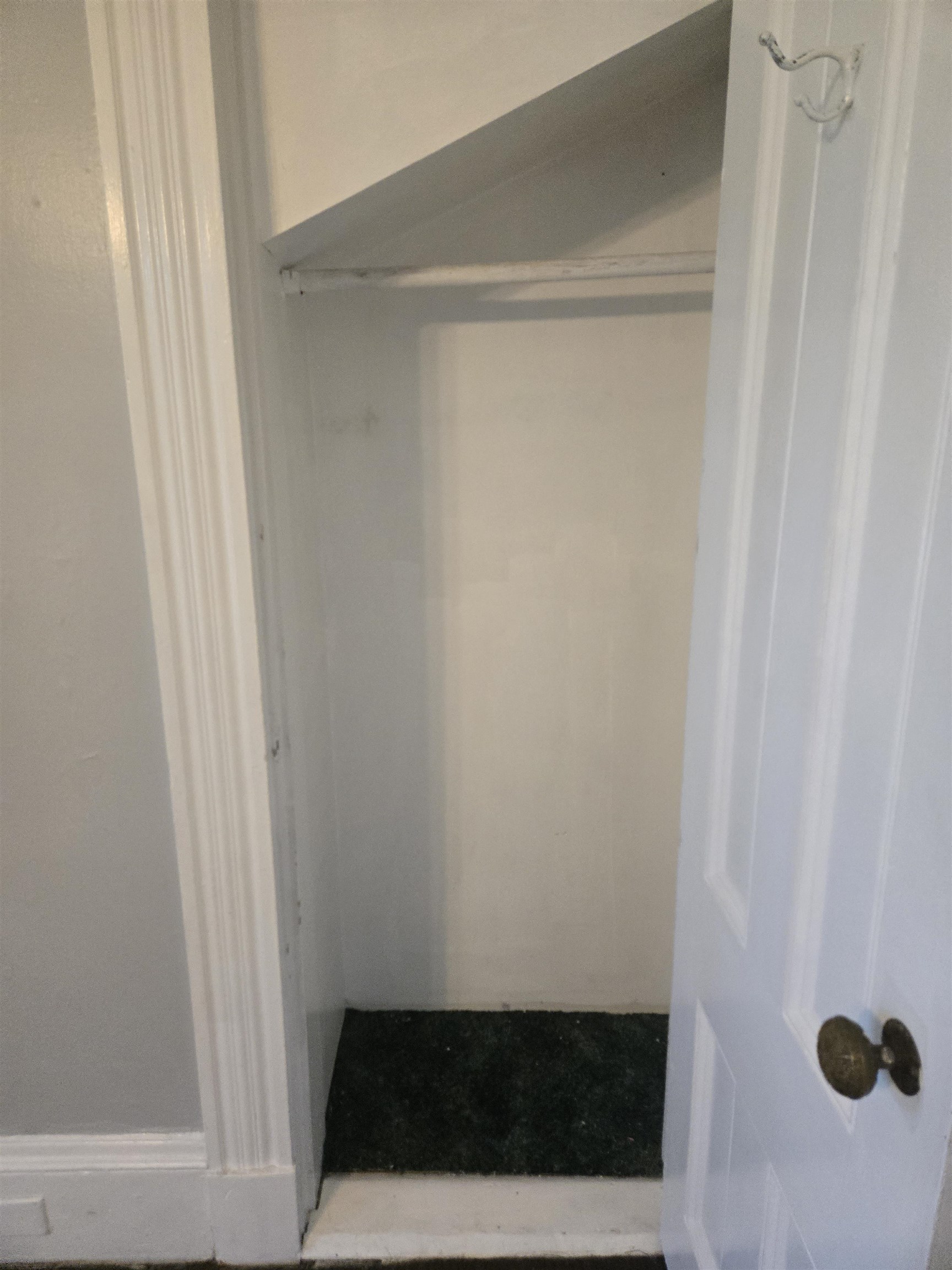 19 Manchester Street, Unit 2 Nashua, NH 03064 - Photo 2 of 5