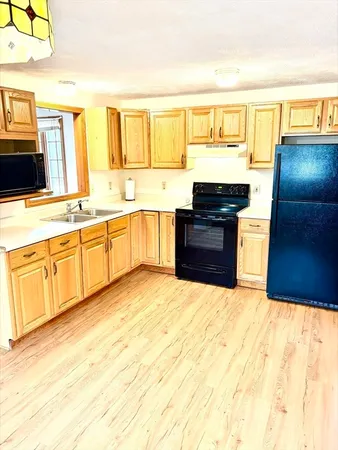 $2,500 | 11 Tyng Road, Unit 2, Tyngsborough, MA 01879