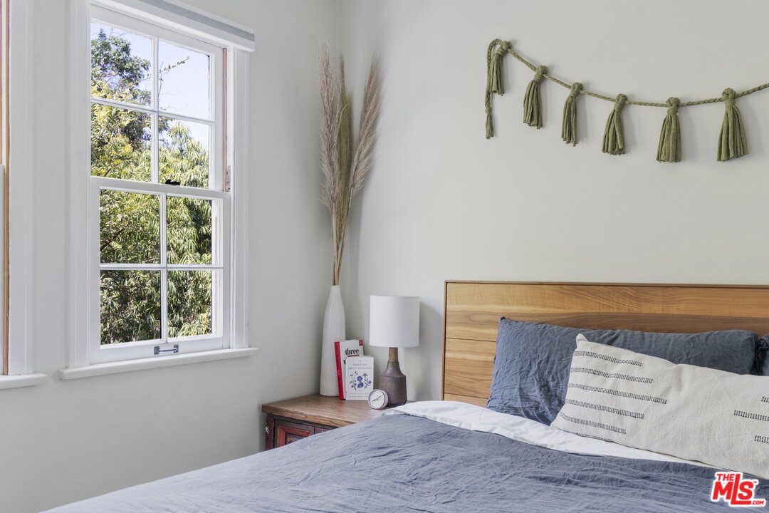 3854 Boyce Avenue Los Angeles, CA 90039 - Photo 13 of 53