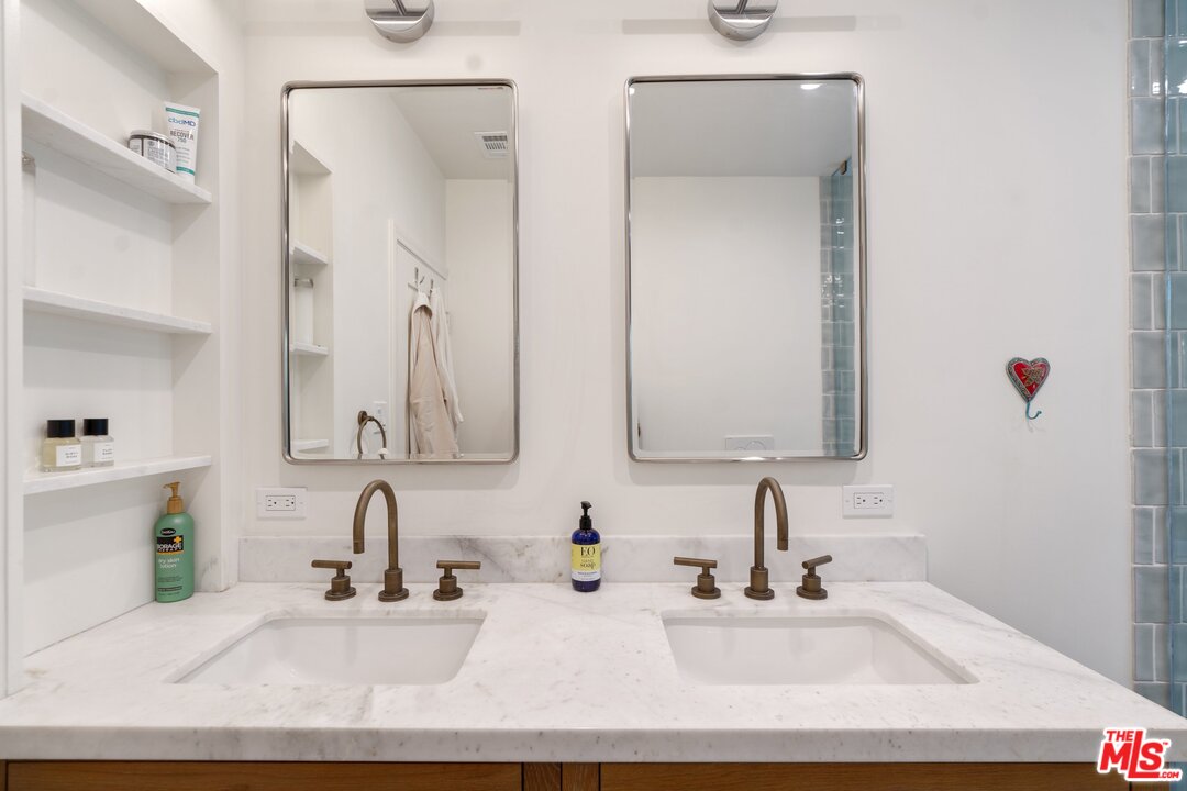 3854 Boyce Avenue Los Angeles, CA 90039 - Photo 19 of 53