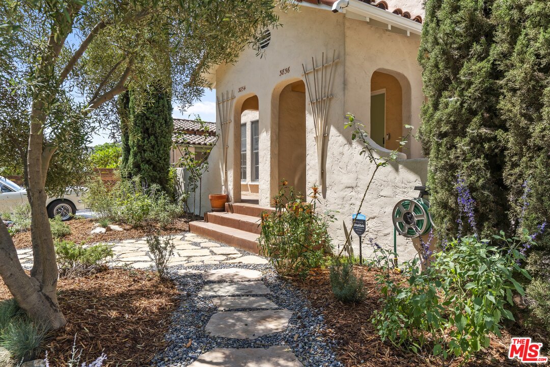 3854 Boyce Avenue Los Angeles, CA 90039 - Photo 3 of 53