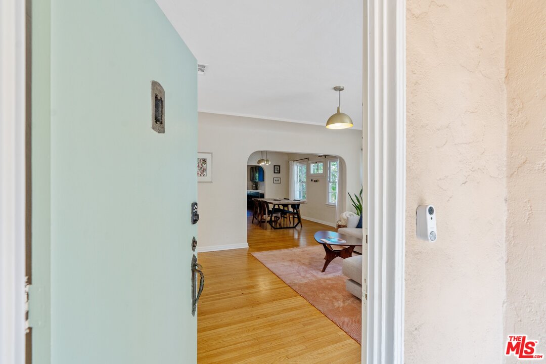 3854 Boyce Avenue Los Angeles, CA 90039 - Photo 4 of 53