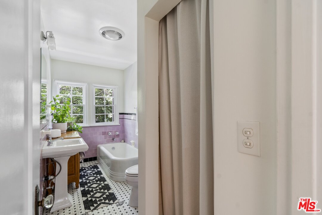 3854 Boyce Avenue Los Angeles, CA 90039 - Photo 40 of 53