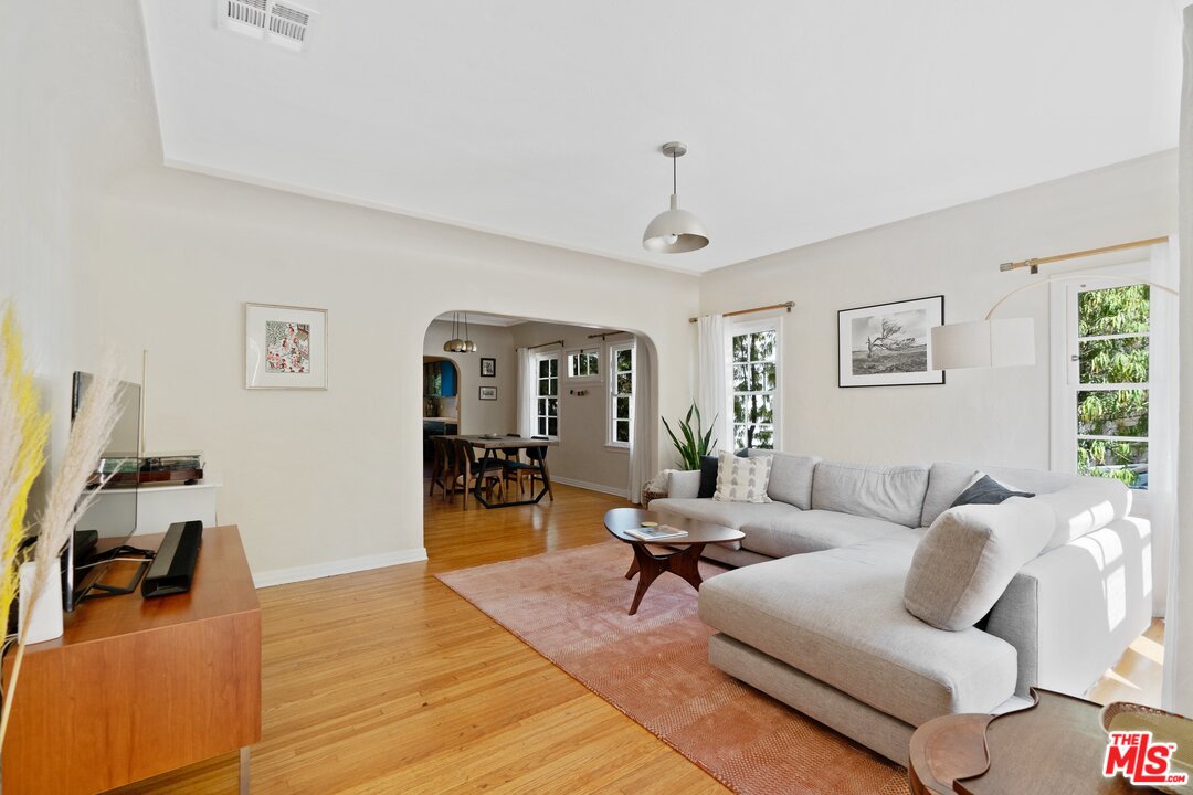 3854 Boyce Avenue Los Angeles, CA 90039 - Photo 5 of 53