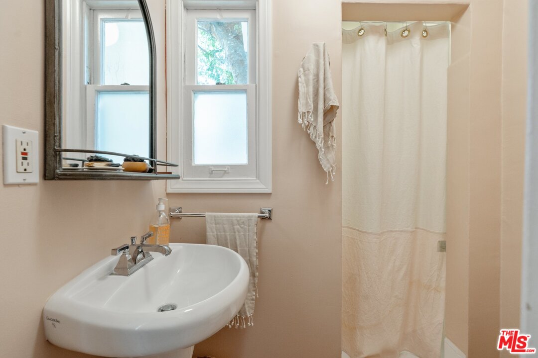 3854 Boyce Avenue Los Angeles, CA 90039 - Photo 46 of 53