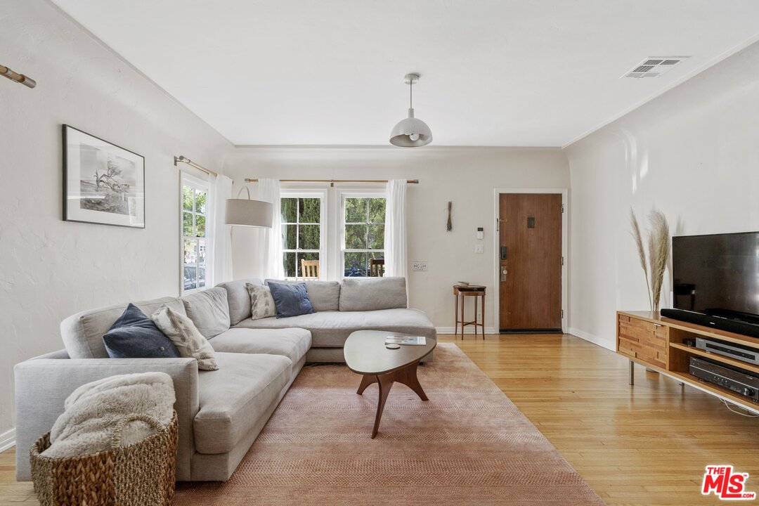 3854 Boyce Avenue Los Angeles, CA 90039 - Photo 6 of 53