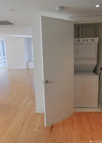 a view of utility room