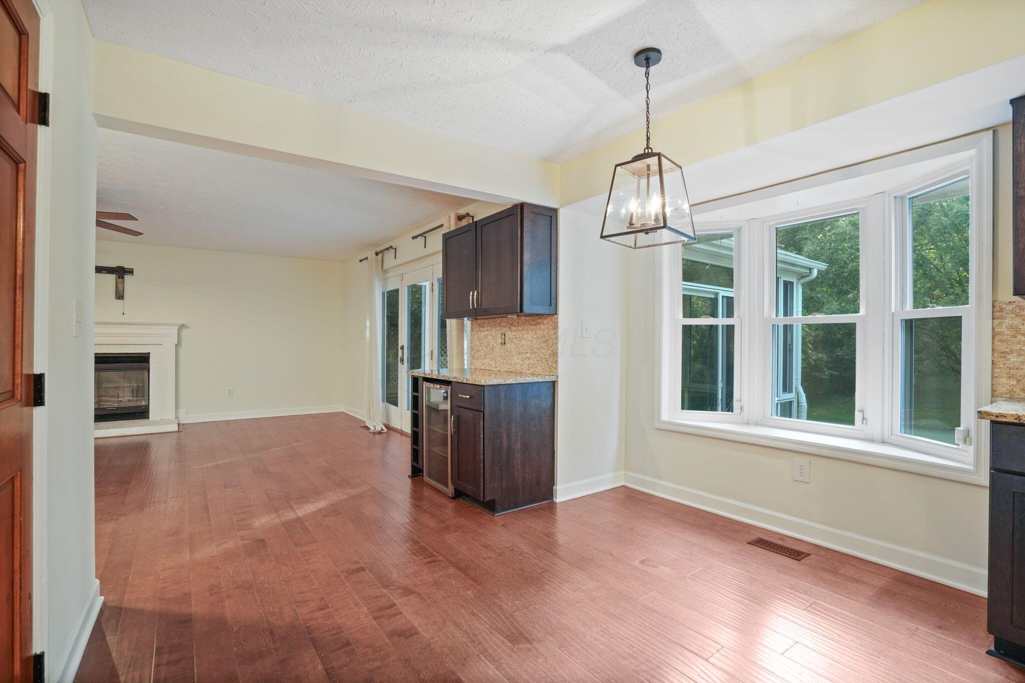 1091 Ridge Place Columbus, OH 43230 - Photo 21 of 43 Box Bay Window