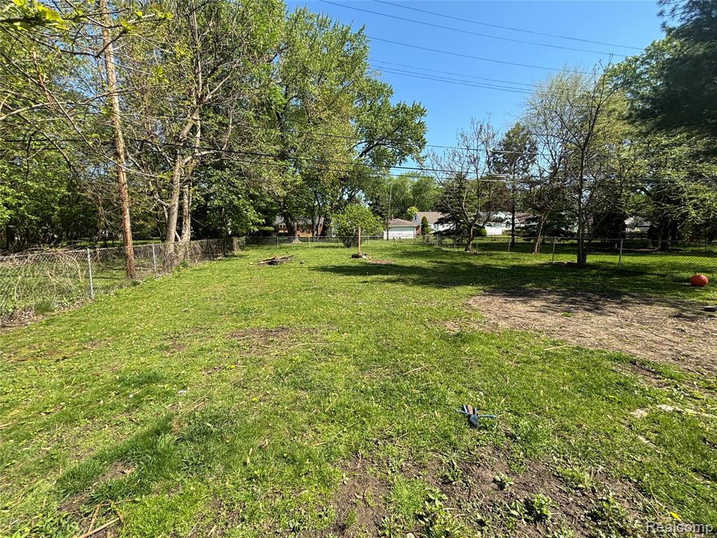 915 East 14 Mile Road Clawson, MI 48017 - Photo 5 of 9