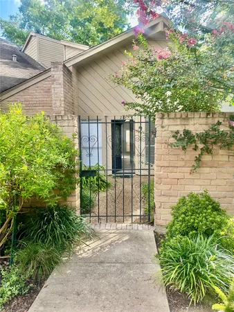 $2,500 | 12625 Memorial Drive, Unit 20, Houston, TX 77024
