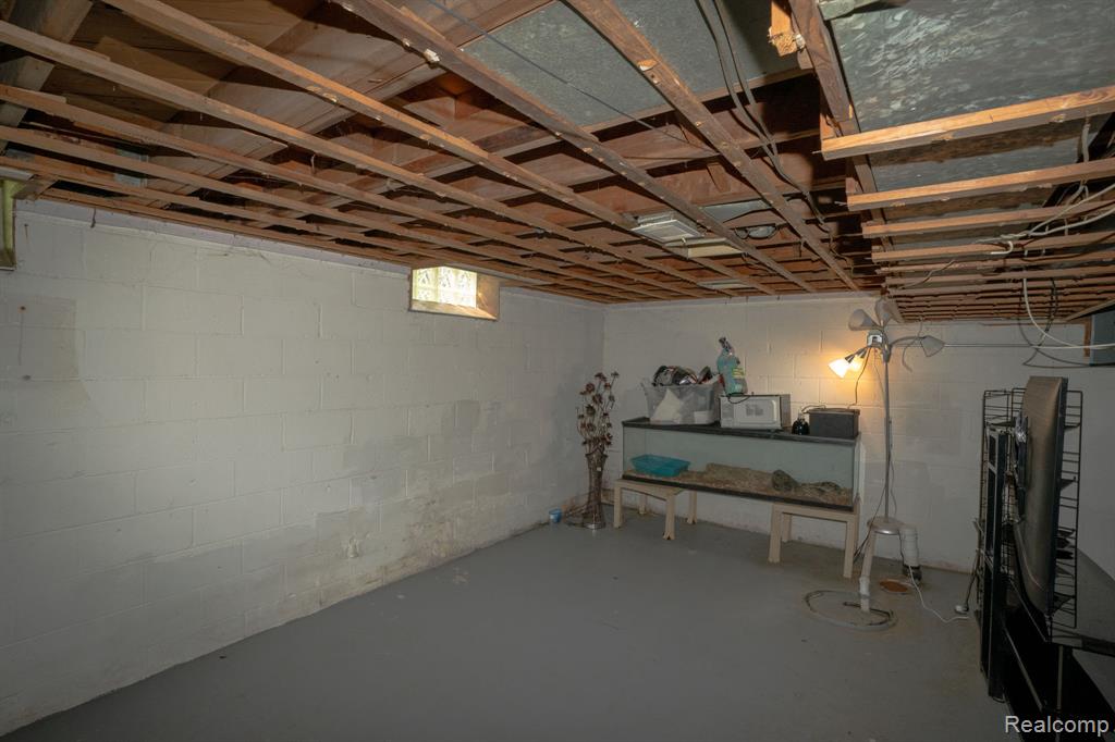 16821 East 8 Mile Road Eastpointe, MI 48021 - Photo 23 of 31