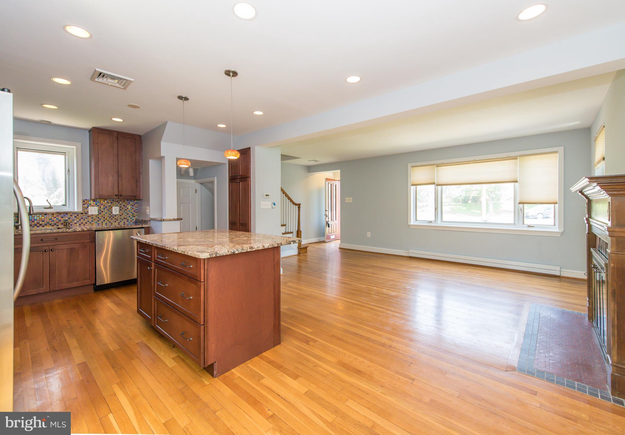 807 Patton Drive Silver Spring, MD 20901 - Photo 6 of 22 Living Room