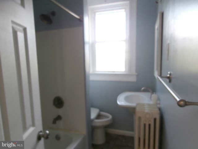 12 North Tremont Road Baltimore, MD 21229 - Photo 15 of 19 Bath