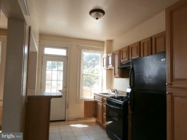 12 North Tremont Road Baltimore, MD 21229 - Photo 7 of 19 Kitchen