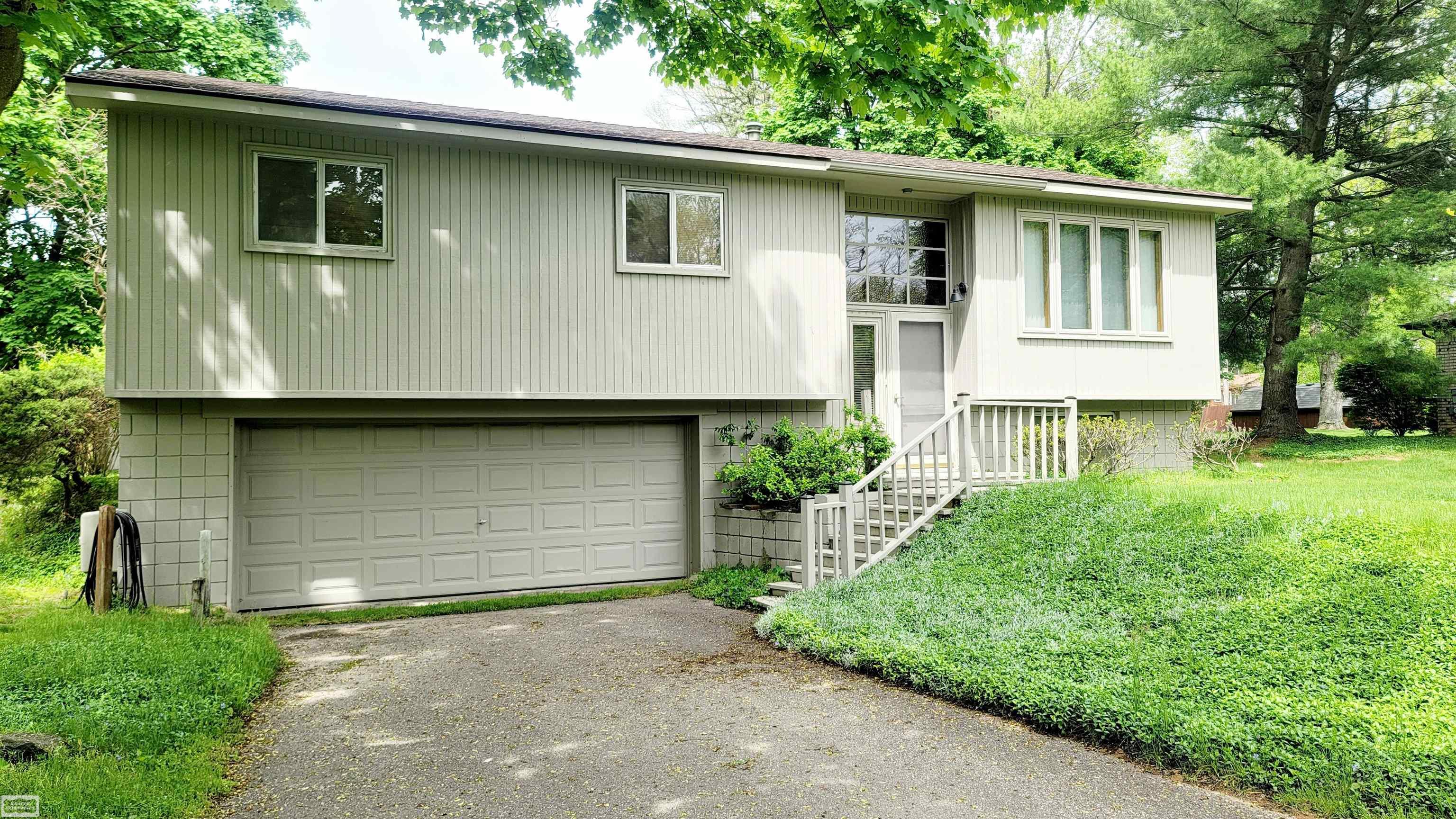 3307 Spring Meadow Drive Rochester, MI 48306 - Photo 1 of 18 50141228-9d30be0c-8e38-435d-ab4d-e00bf74a0ed4.JPG