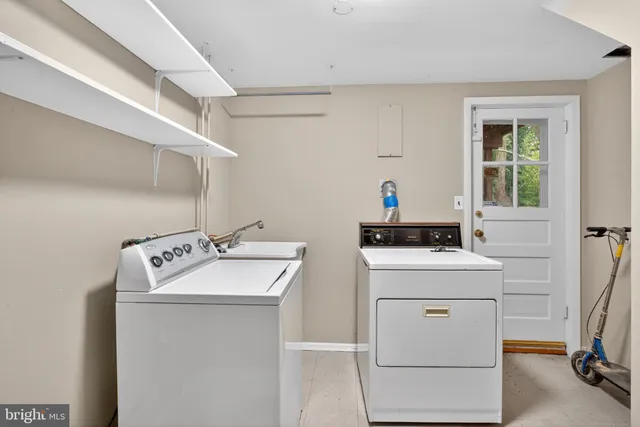 a view of a room with an empty space