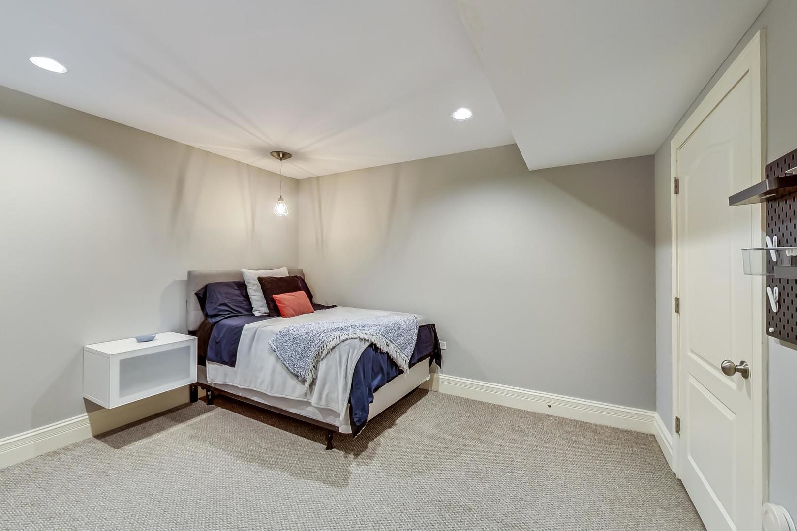 335 Ridge Road Kenilworth, IL 60043 - Photo 19 of 26 a bed room with a bed and a chair
