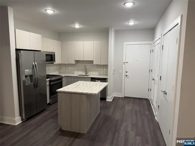 $2,775 | 2301 Lemoine Avenue, Unit 604, Fort Lee, NJ 07024