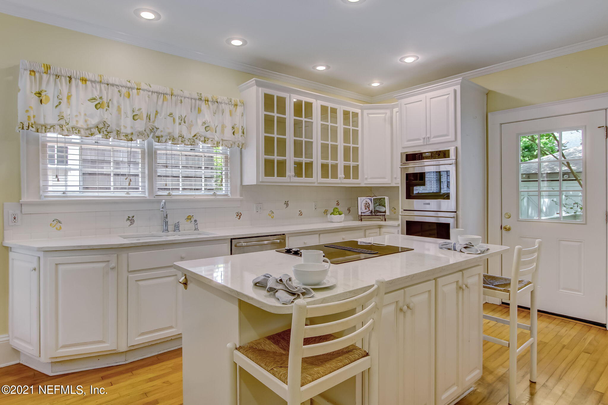 3217 Riverside Avenue Jacksonville, FL 32205 - Photo 15 of 39 Bright and white kitchen