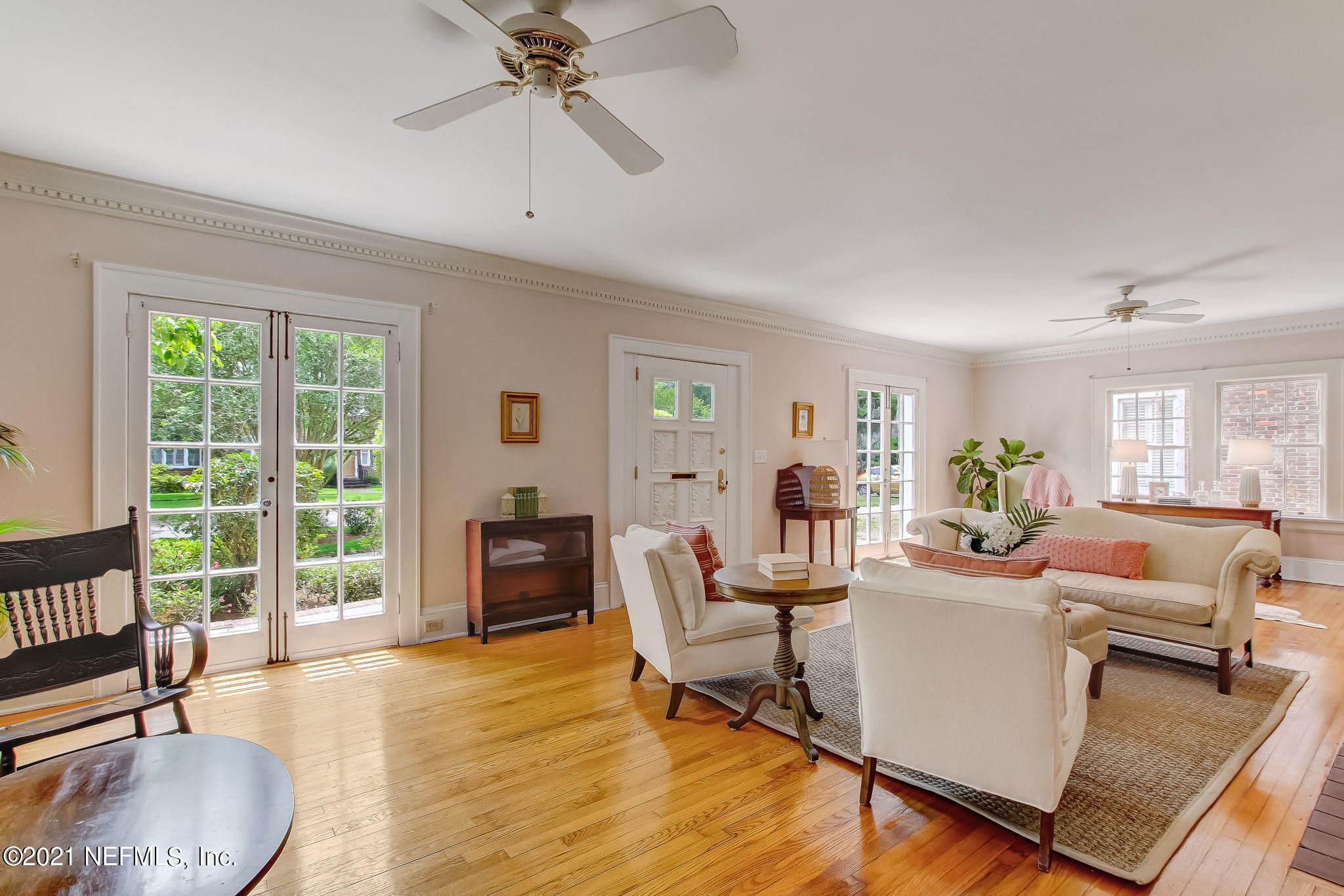 3217 Riverside Avenue Jacksonville, FL 32205 - Photo 6 of 39 Filled with natural light