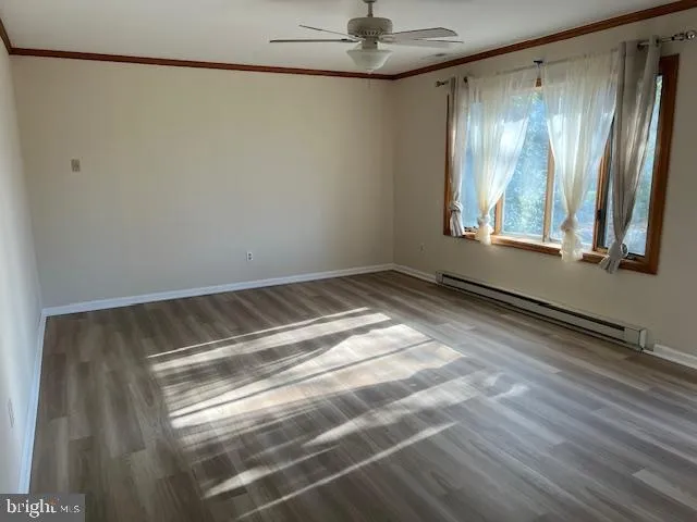 a view of empty room with window