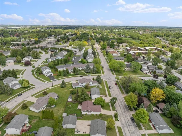 $375,000 | 917 Wheelock Avenue, Hartford, WI 53027