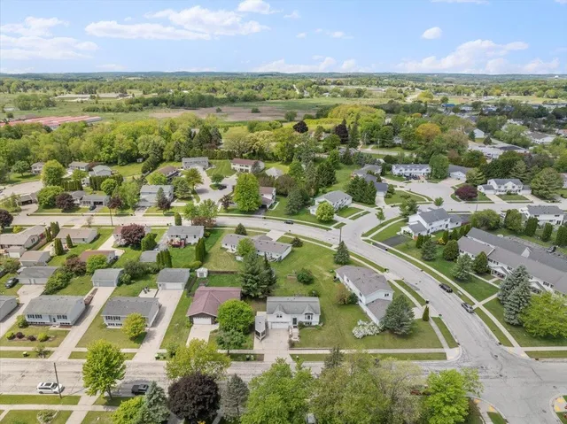 $375,000 | 917 Wheelock Avenue, Hartford, WI 53027