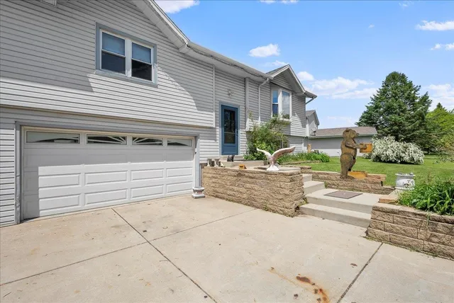 $375,000 | 917 Wheelock Avenue, Hartford, WI 53027