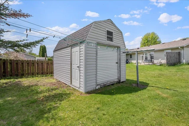 $375,000 | 917 Wheelock Avenue, Hartford, WI 53027