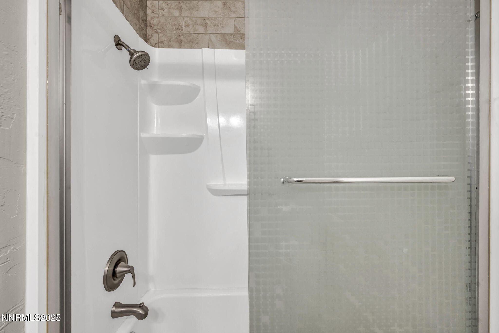 11 Castle Way Carson City, NV 89706 - Photo 27 of 34 a bathroom with a bathtub