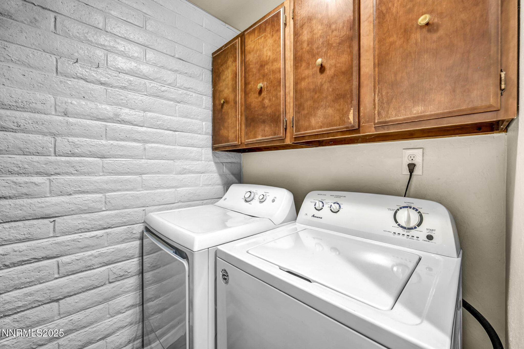 11 Castle Way Carson City, NV 89706 - Photo 28 of 34 a utility room with dryer and washer