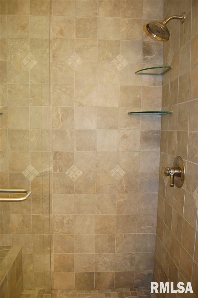 7500 North Radnor Road Peoria, IL 61614 - Photo 15 of 28 Gallery Image 15