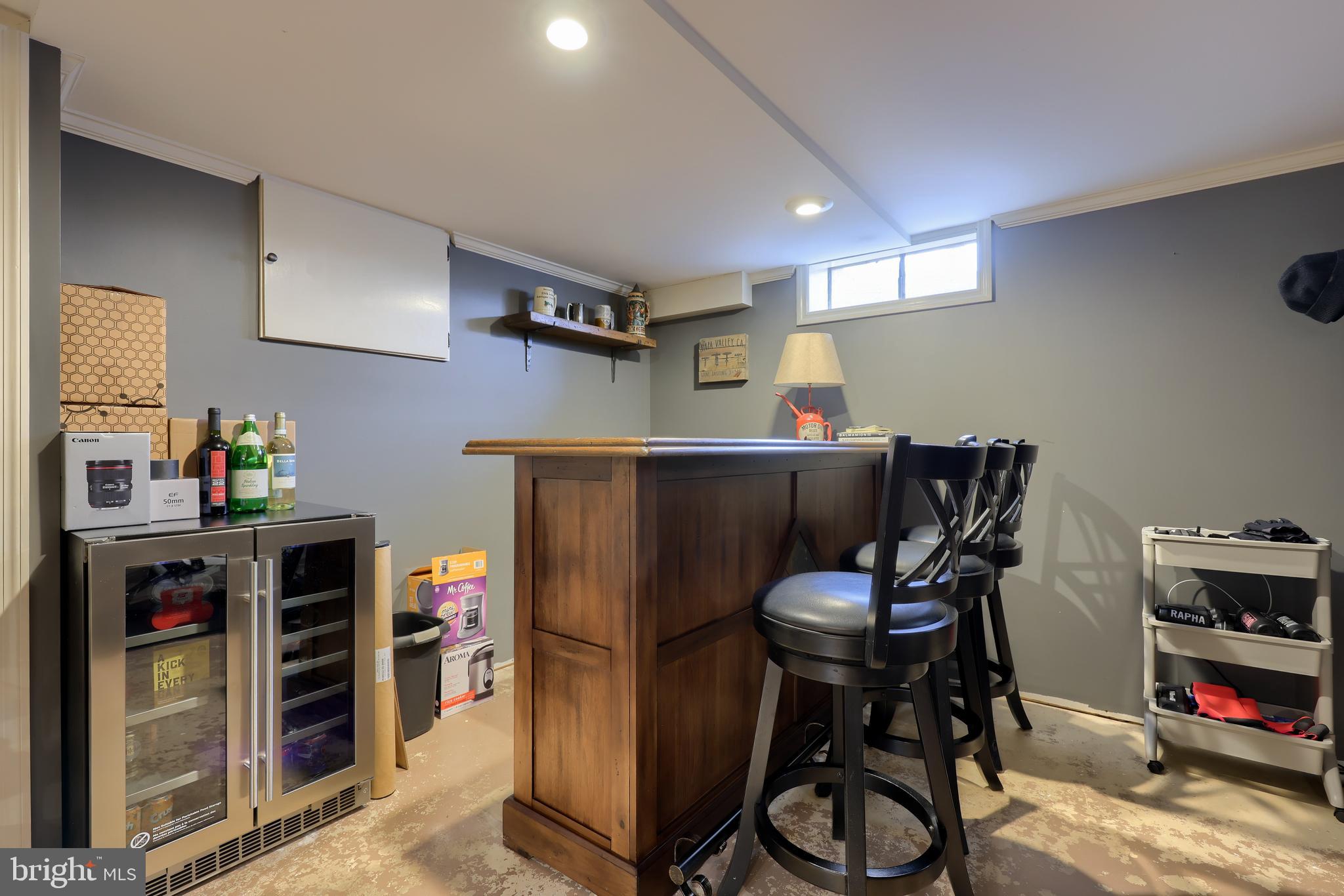 932 Pleasantview Road Ephrata, PA 17522 - Photo 35 of 44 Bar