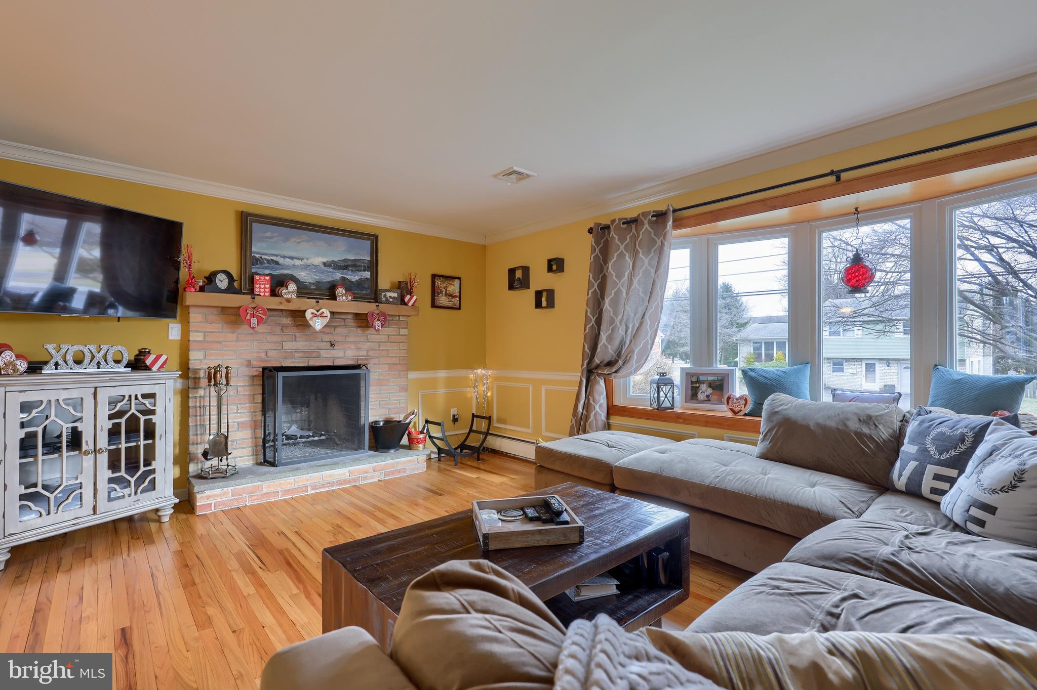 932 Pleasantview Road Ephrata, PA 17522 - Photo 5 of 44 Living Room