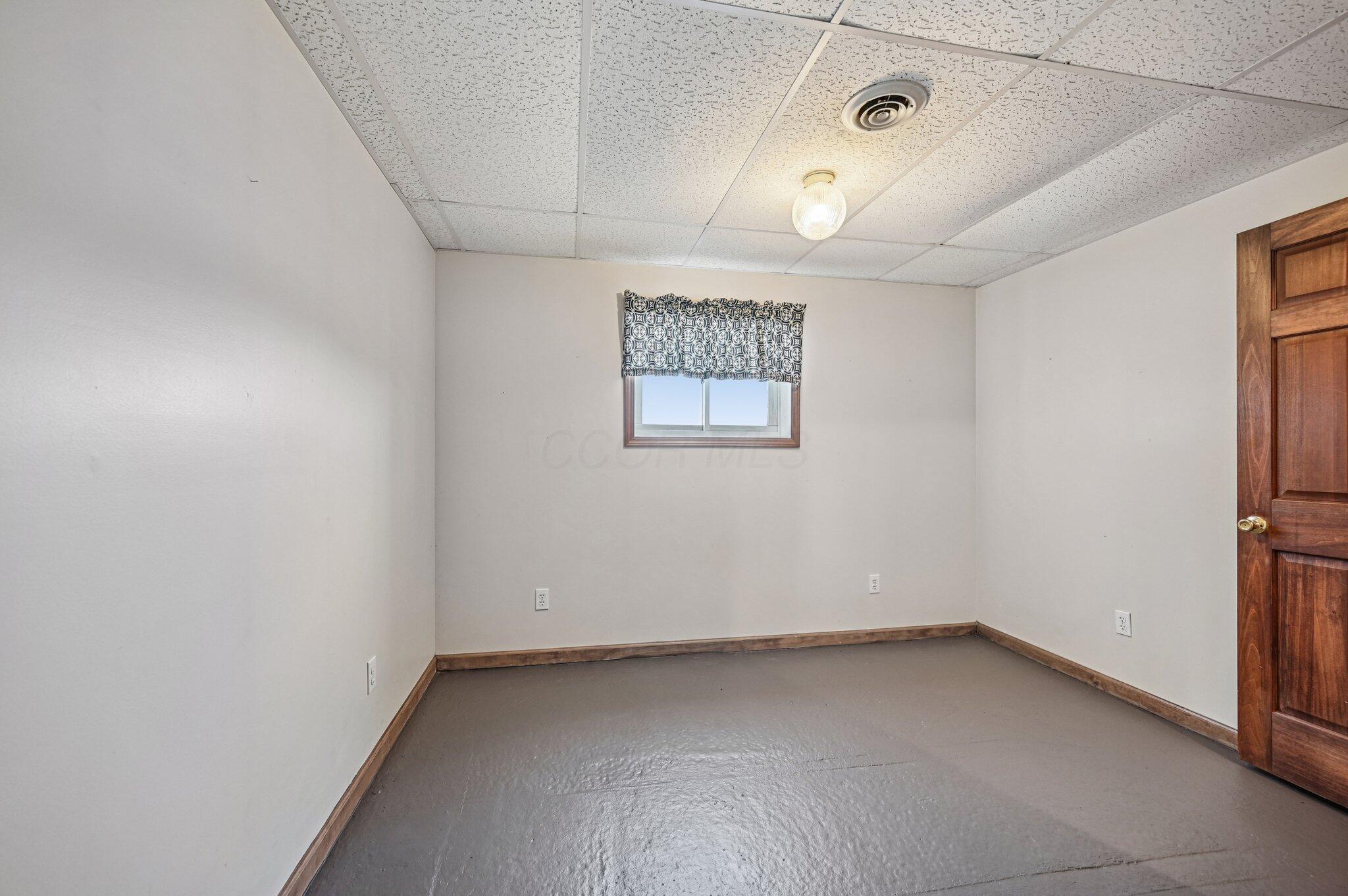 3100 Durant Road Zanesville, OH 43701 - Photo 20 of 48 Lower lever Room 1