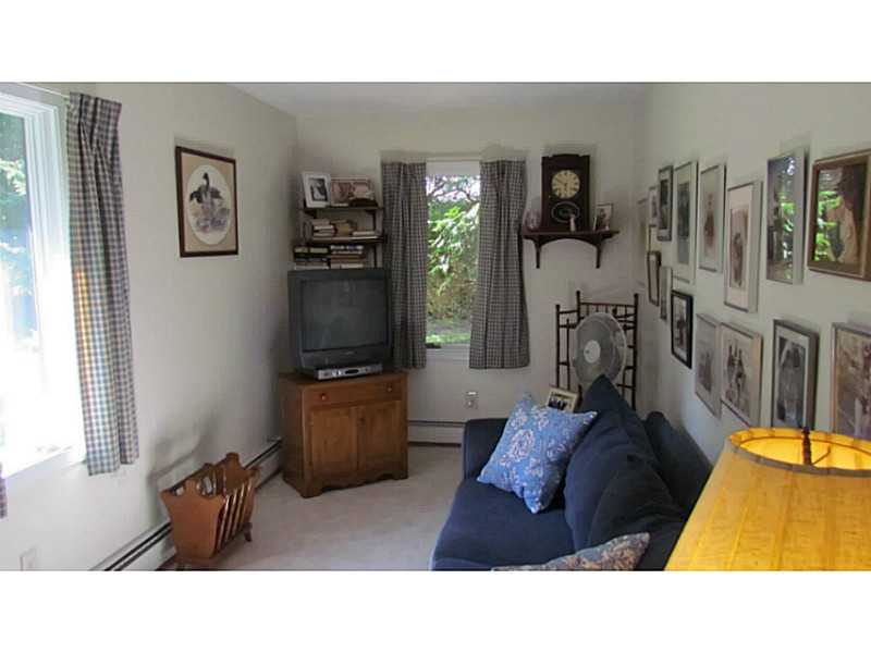 1989 Boston Neck Road North Kingstown, RI 02874 - Photo 16 of 19 Studio/Study/Office.