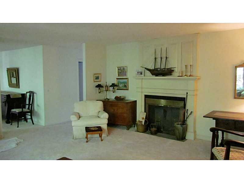 1989 Boston Neck Road North Kingstown, RI 02874 - Photo 4 of 19 Living Room.