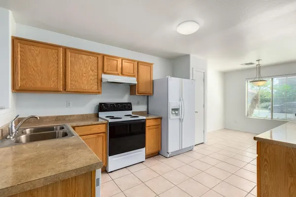 $1,600 | 44850 Bahia Drive, Maricopa, AZ 85139