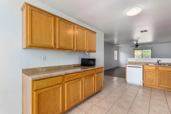 $1,600 | 44850 Bahia Drive, Maricopa, AZ 85139