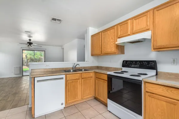 $1,600 | 44850 Bahia Drive, Maricopa, AZ 85139