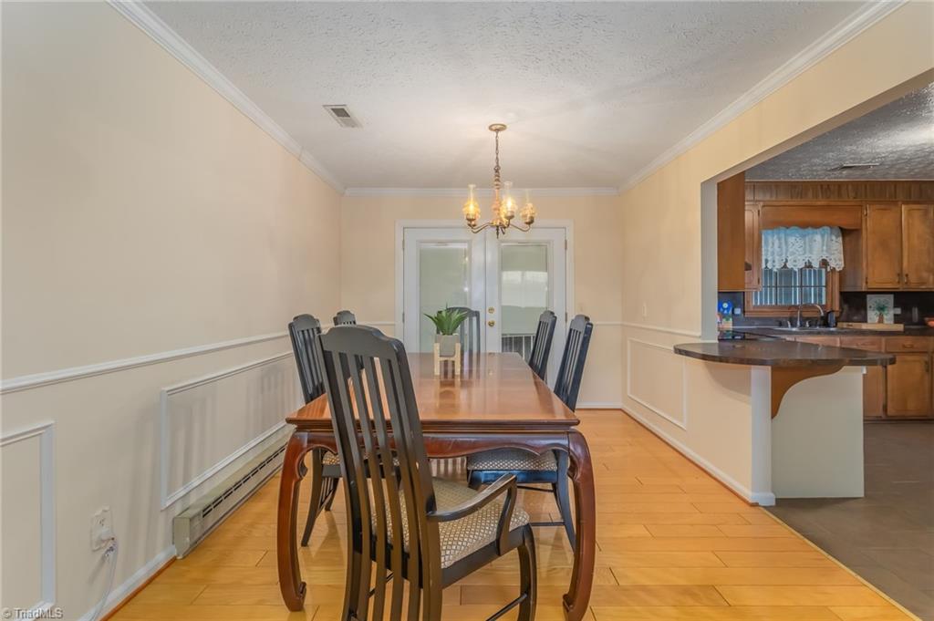 1113 Ring Road Westfield, NC 27053 - Photo 11 of 43 Dining room