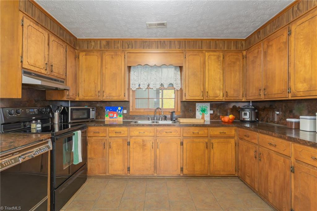 1113 Ring Road Westfield, NC 27053 - Photo 14 of 43 Gallery Image 14