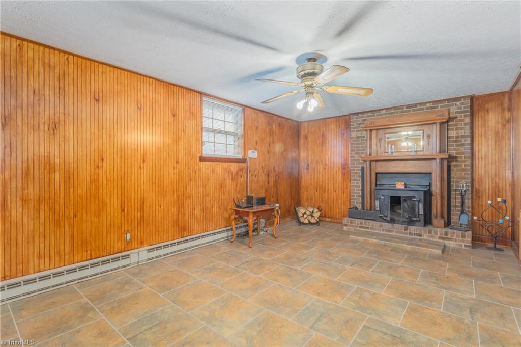 1113 Ring Road Westfield, NC 27053 - Photo 31 of 43 Lower living room